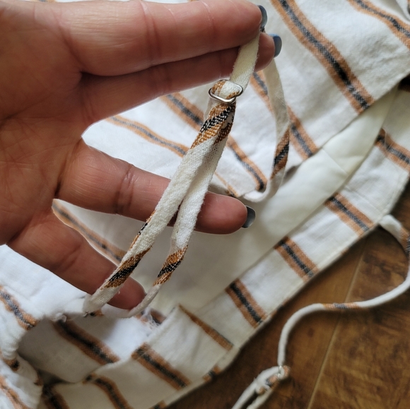 Love Tree Linen Crop Top Size Medium in Beige - Picture 11 of 11